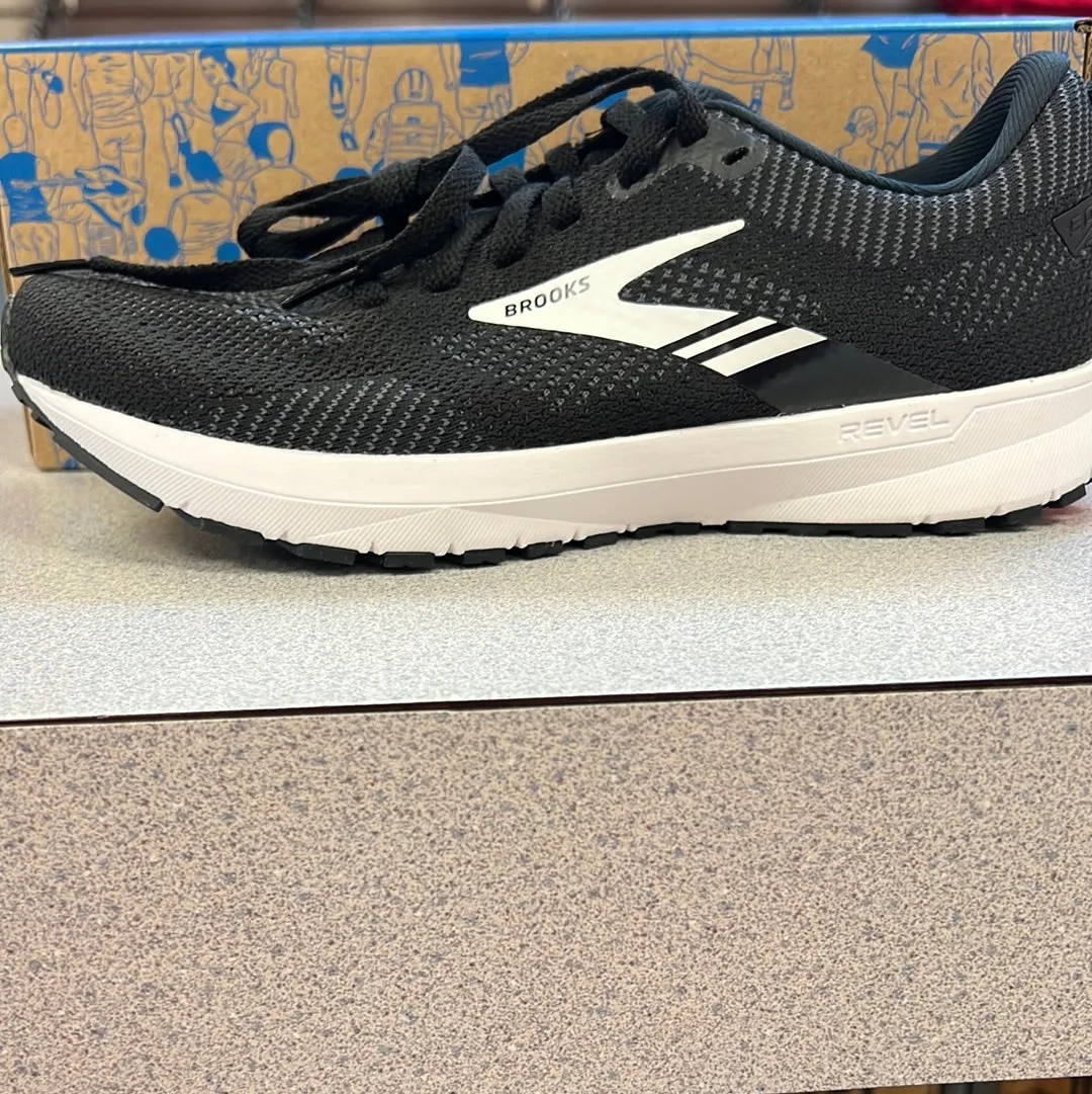 Brooks Revel 5